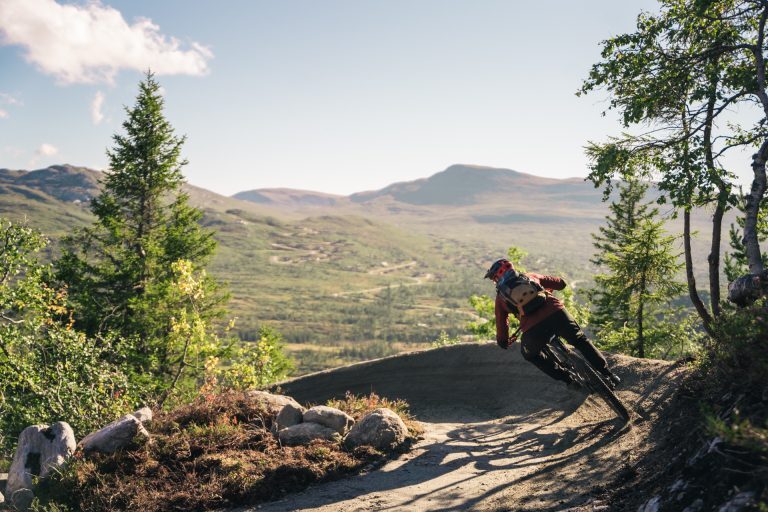 Sykling i Flå. Foto: Jon Hunnalvatn.